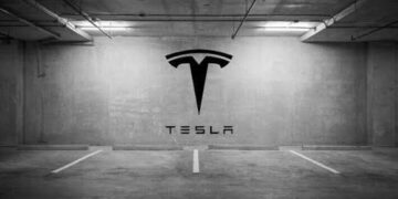 Tesla Deliveries Seen Falling 7% to 463,761 While It Spends Over $25 Billion on Businesses Years From Affecting Margins
